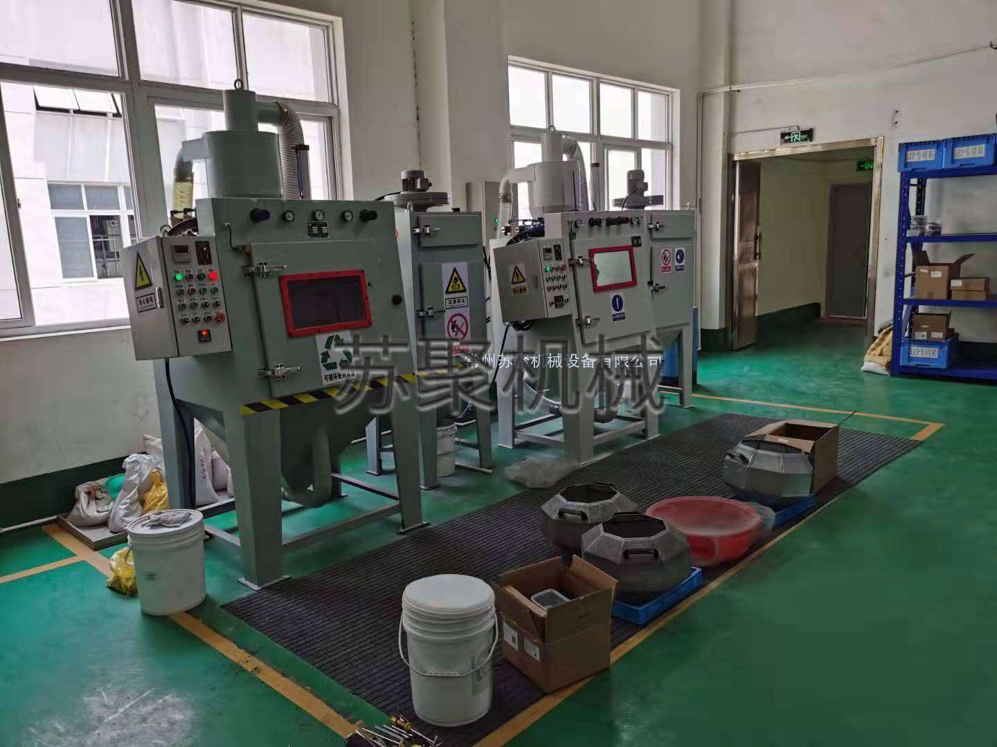 兩臺自動滾筒噴砂機(jī)客戶使用現(xiàn)場